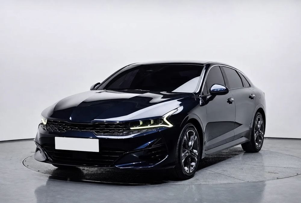 Kia K5 синего цвета